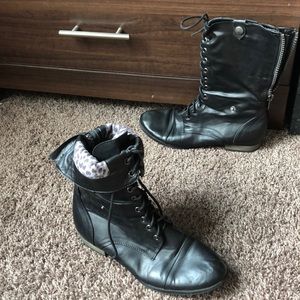 BLACK COMBAT BOOTS